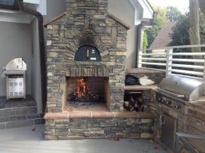 outdoor fireplace with a pizza oven
