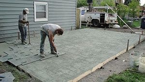 Outdoor kitchen installation - laying the floor